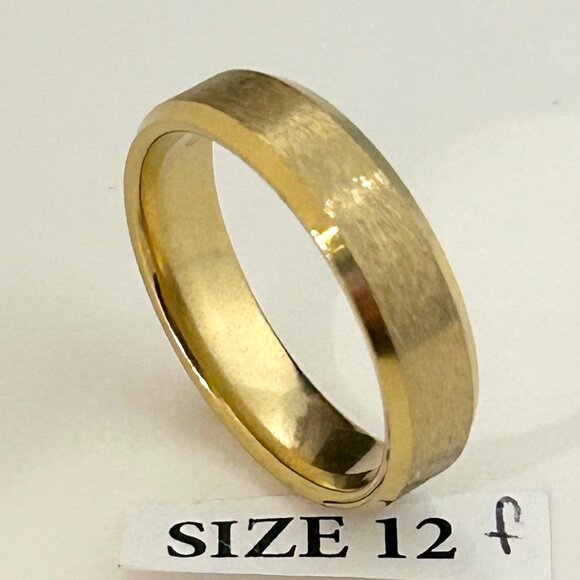 Gold Tone Ring, Size 12 - Picture 3 of 4
